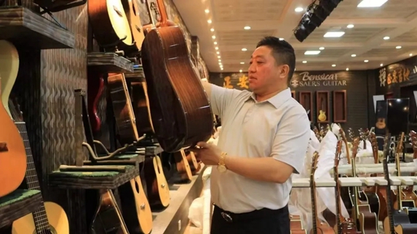 鄭傳玖代表：用一把吉他奏響致富曲